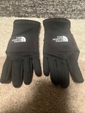 The North Face kids’ Sierra etip gloves, black, size small EUC!